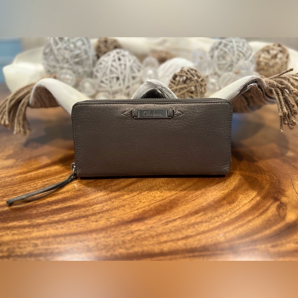 Cole Haan Tan and Gray Wallet Sleek Design